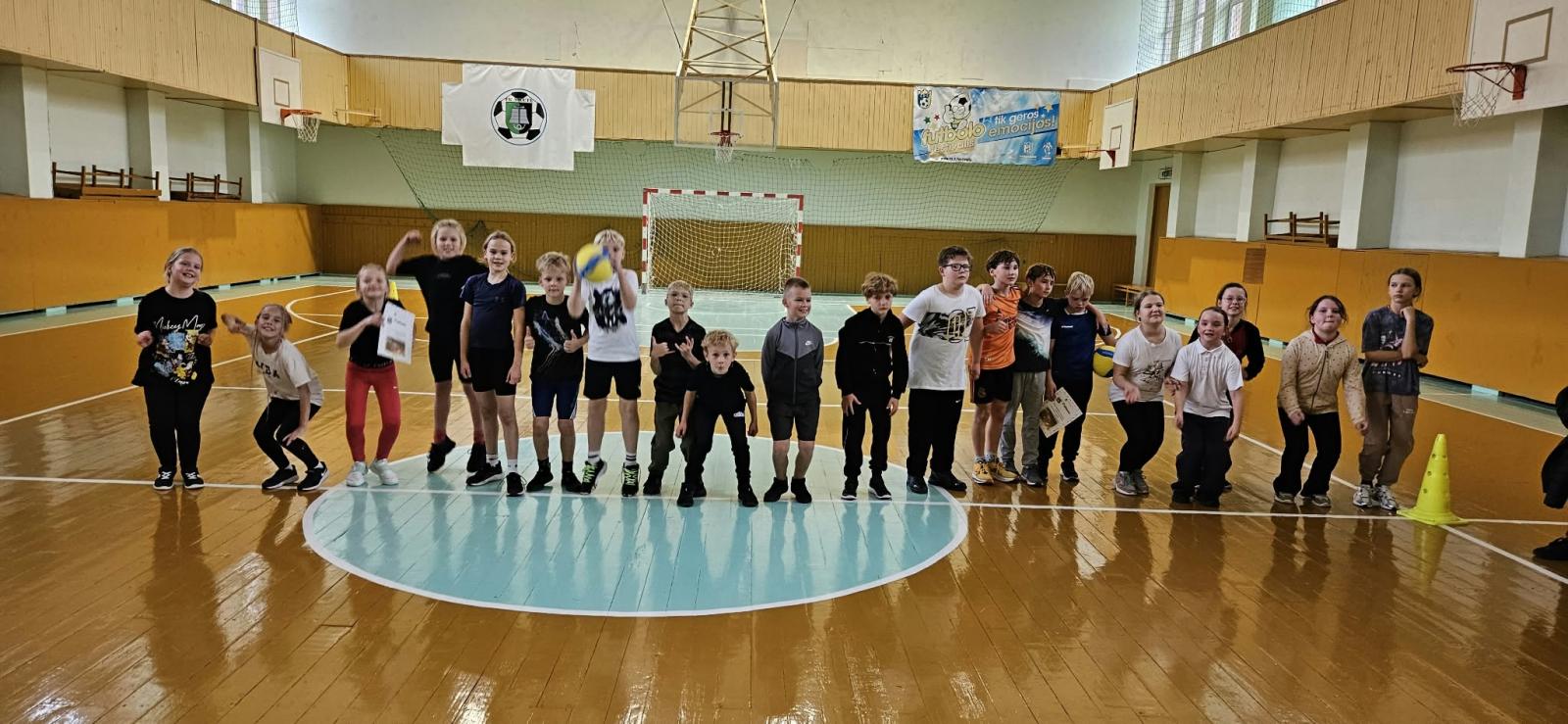 Praūžė tarpklasinės 3–4 klasių kvadrato varžybos!