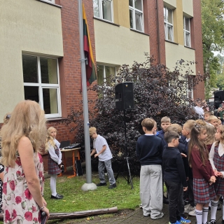 Šilutės Žibų pradinės mokiniai klasėje